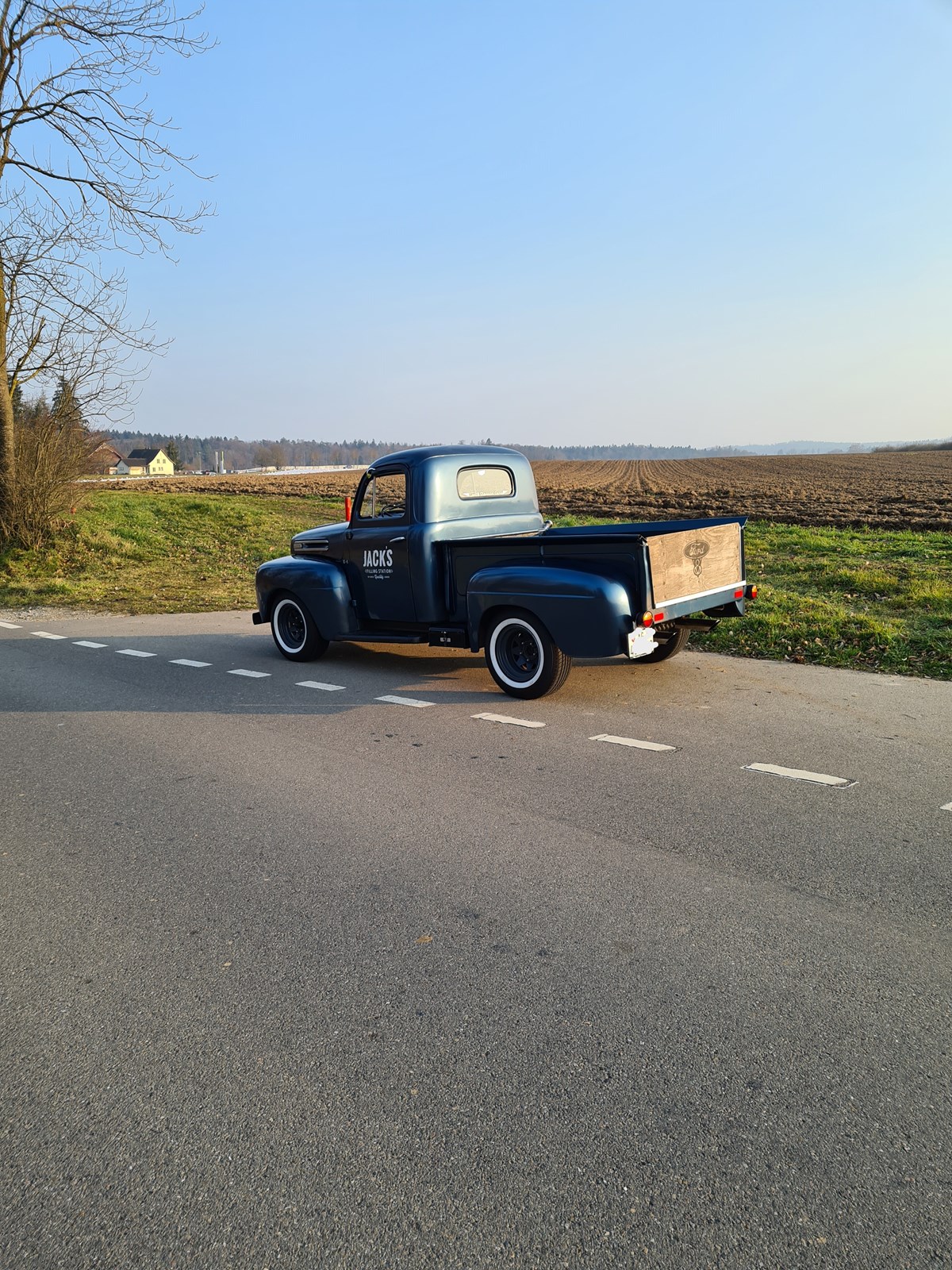 FORD F1-Pickup-image-2