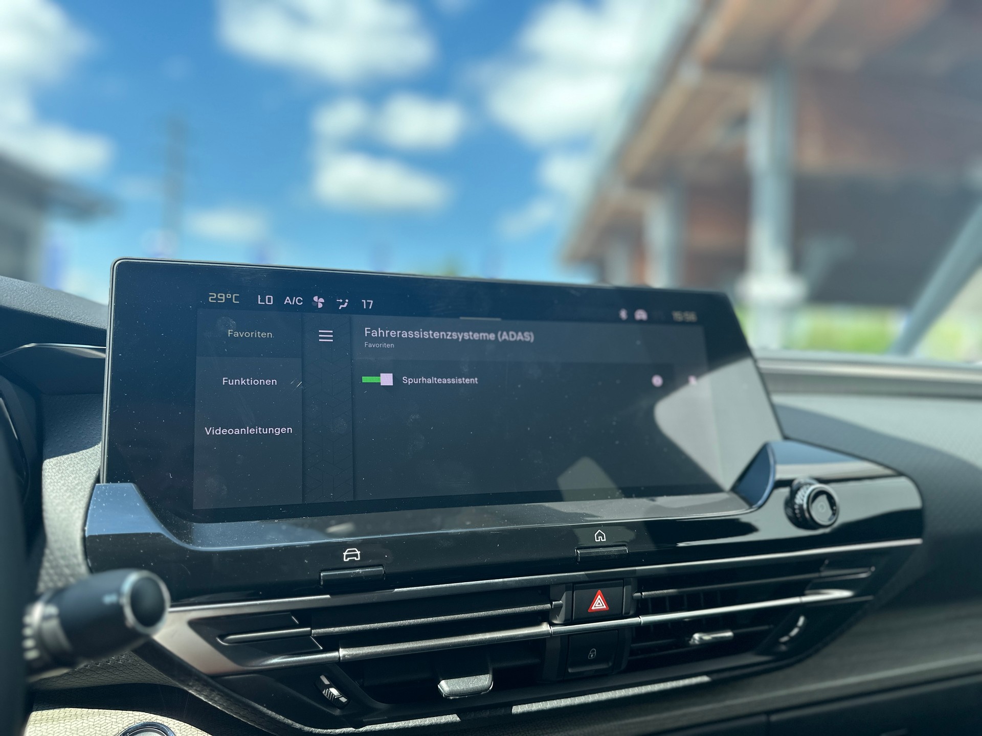 CITROEN C5 X 1.6i PHEV Shine e-EAT8-image-17