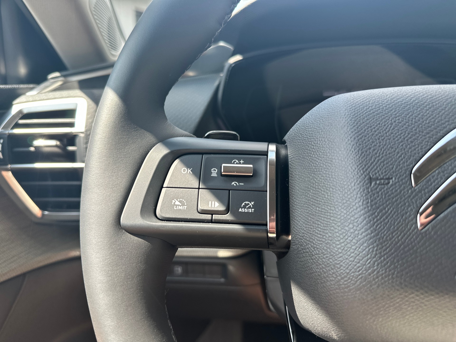 CITROEN C5 X 1.6i PHEV Shine e-EAT8-image-11