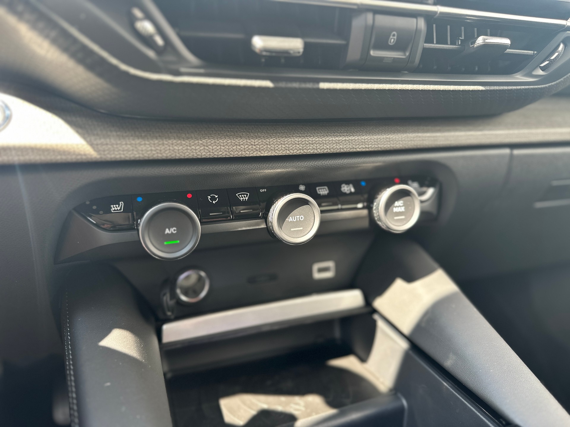 CITROEN C5 X 1.6i PHEV Shine e-EAT8-image-15