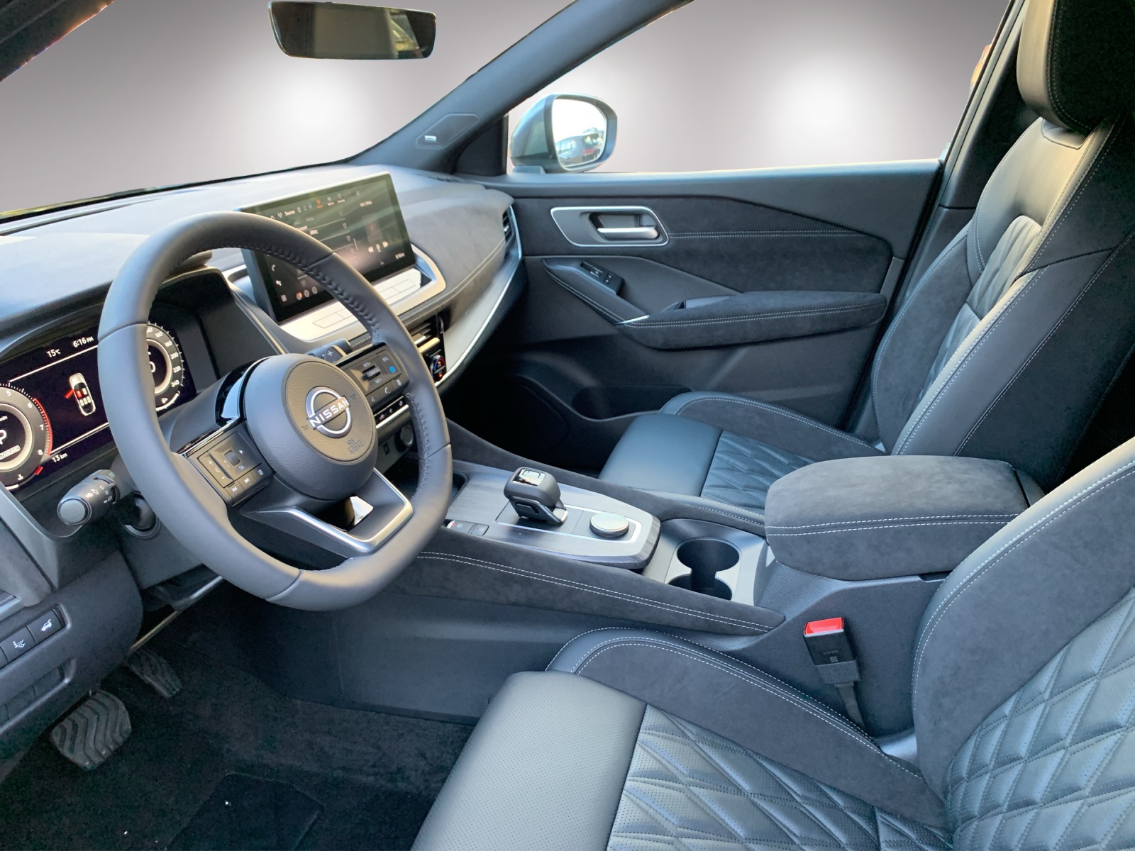 NISSAN Qashqai 1.3 DIG-T 158 Tekna+ 4x4-image-5