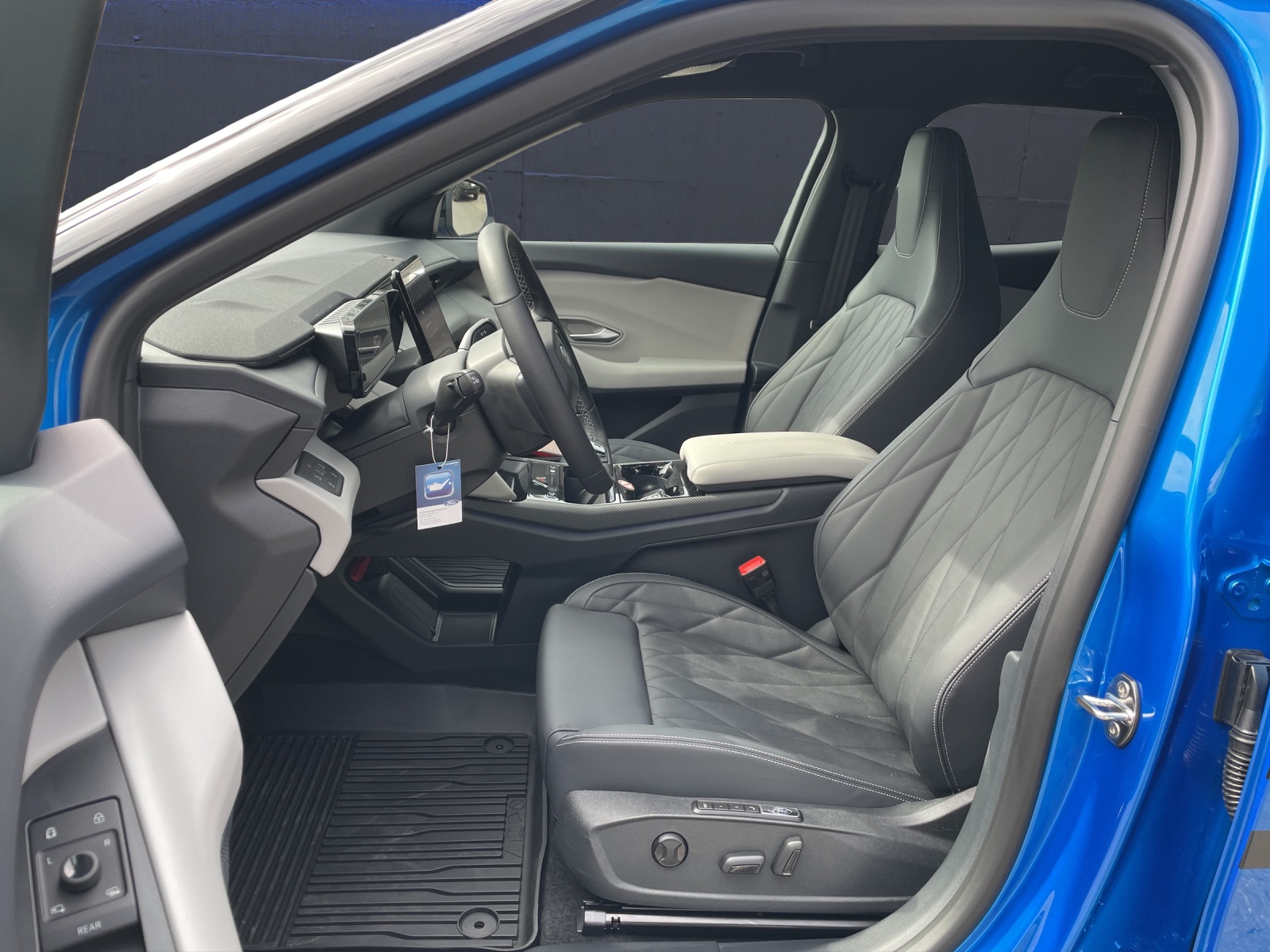 FORD Capri Extended Range (77 kWh) Premium RWD AUTOMAT-image-6