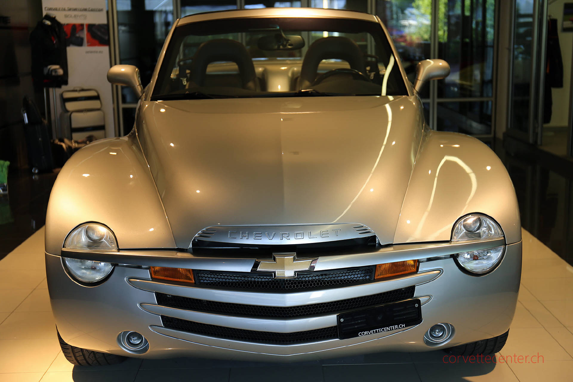 CHEVROLET SSR 6.0 LS2-showroom-element-1