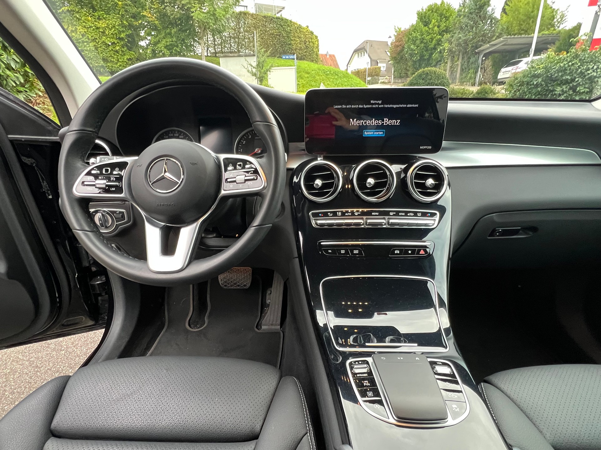 MERCEDES-BENZ GLC 200 Off-Road 4Matic 9G-Tronic-image-2