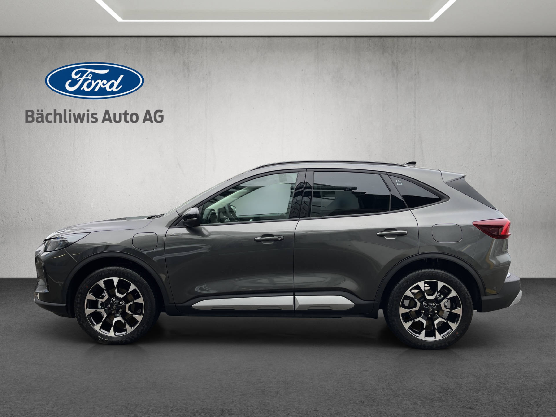 FORD Kuga 2.5 Plug-in Hybrid Active X-showroom-element-1