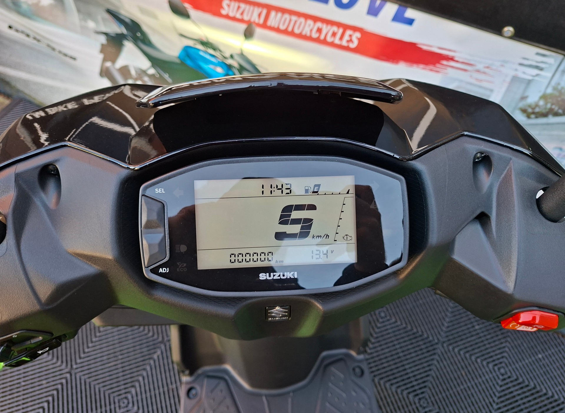 SUZUKI AVENIS 125-image-7