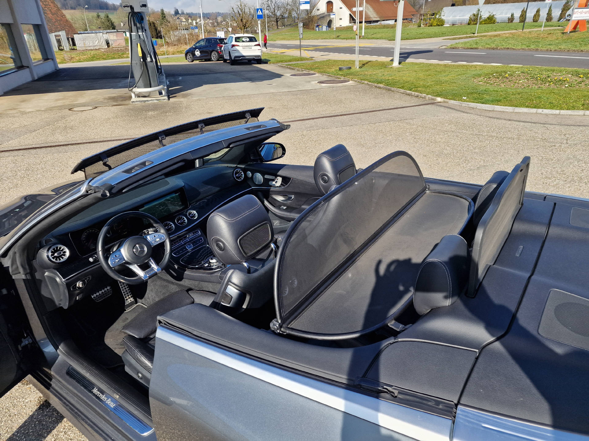 MERCEDES-BENZ E 200 AMG Line 4matic Cabriolet-image-9