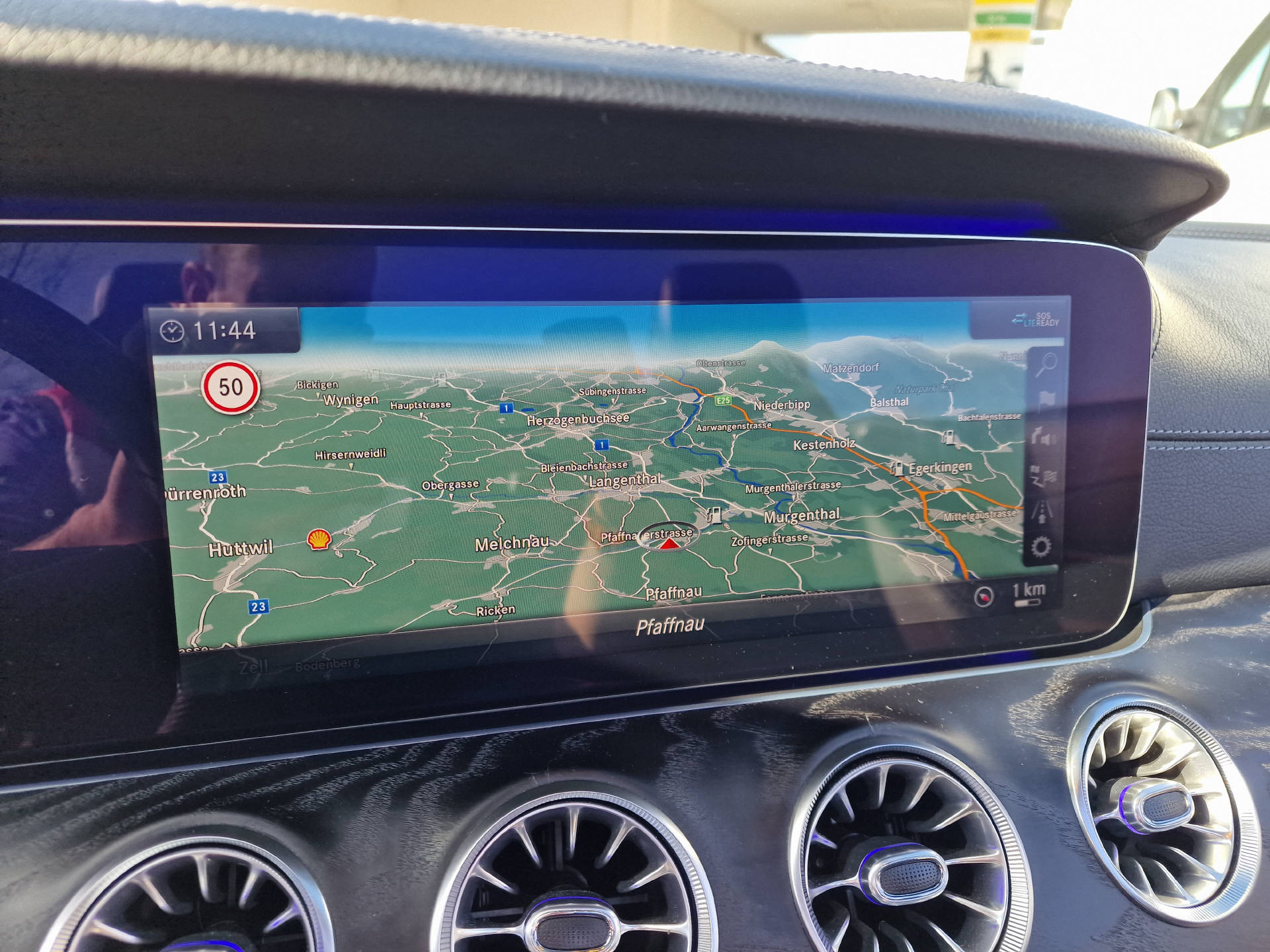 MERCEDES-BENZ E 200 AMG Line 4matic Cabriolet-image-20