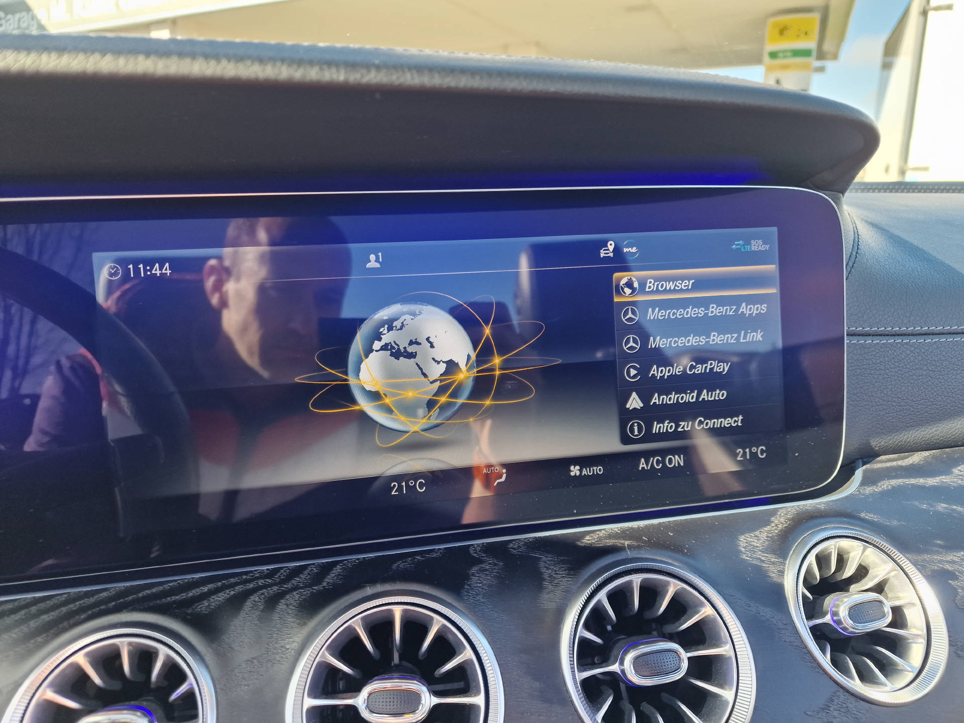 MERCEDES-BENZ E 200 AMG Line 4matic Cabriolet-image-21