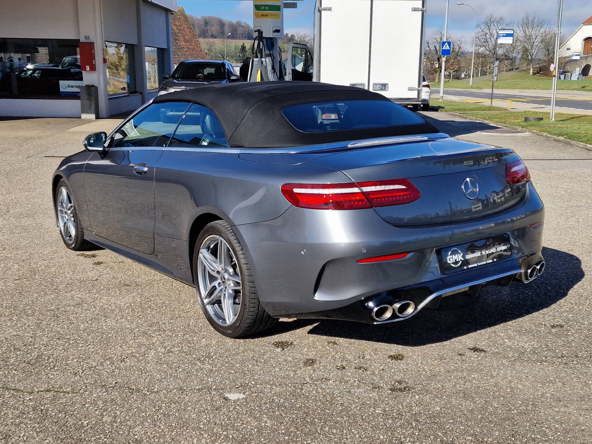 MERCEDES-BENZ E 200 AMG Line 4matic Cabriolet-image-27