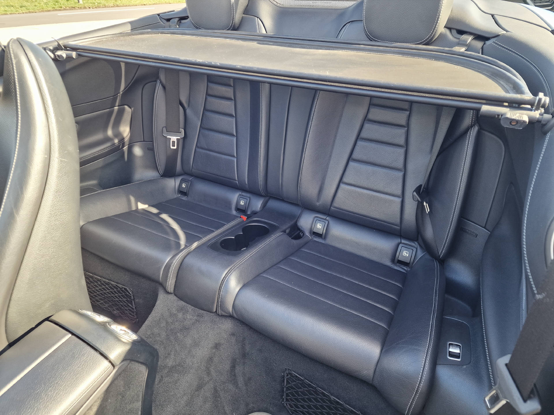 MERCEDES-BENZ E 200 AMG Line 4matic Cabriolet-image-10