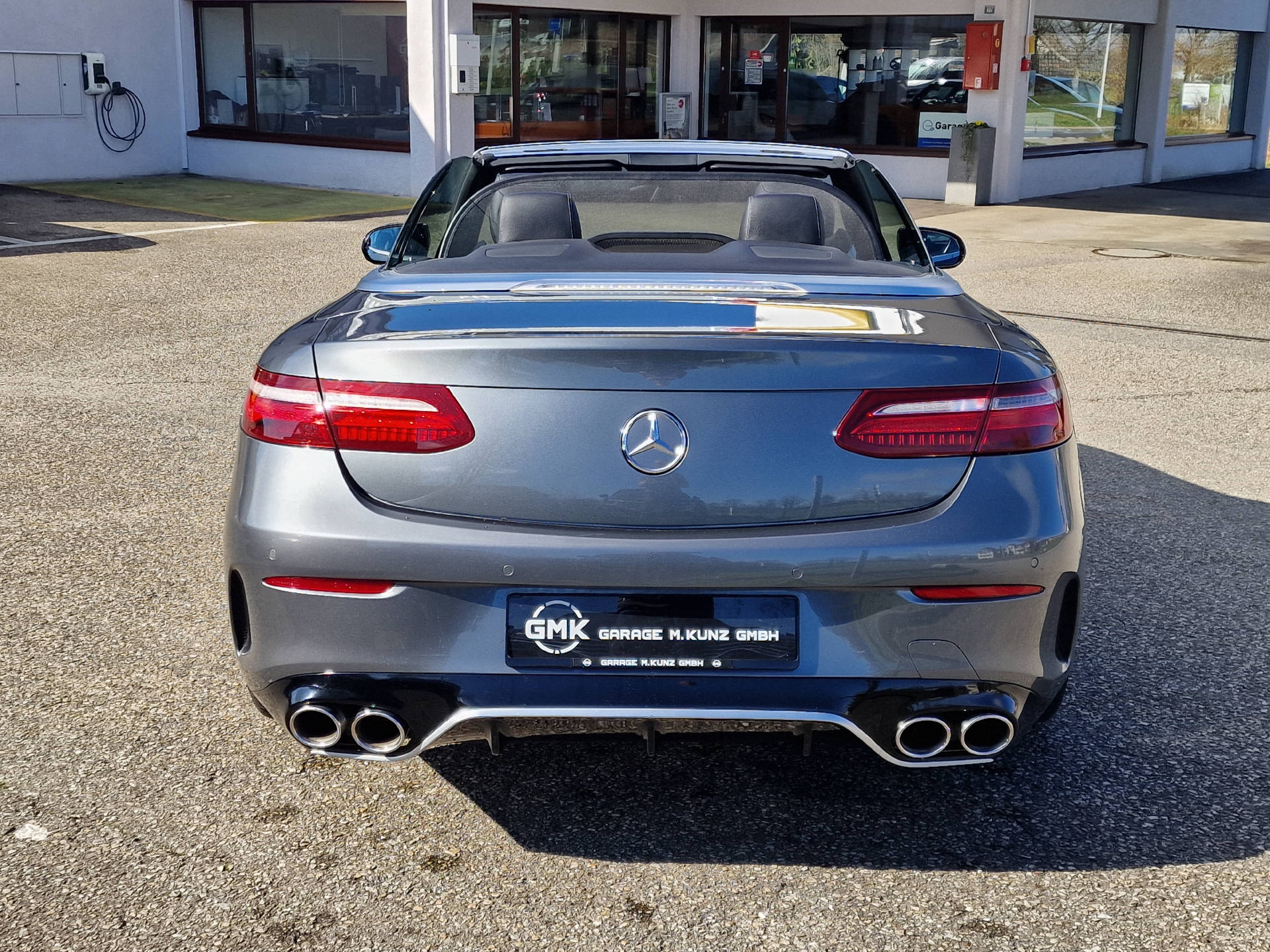 MERCEDES-BENZ E 200 AMG Line 4matic Cabriolet-showroom-element-3