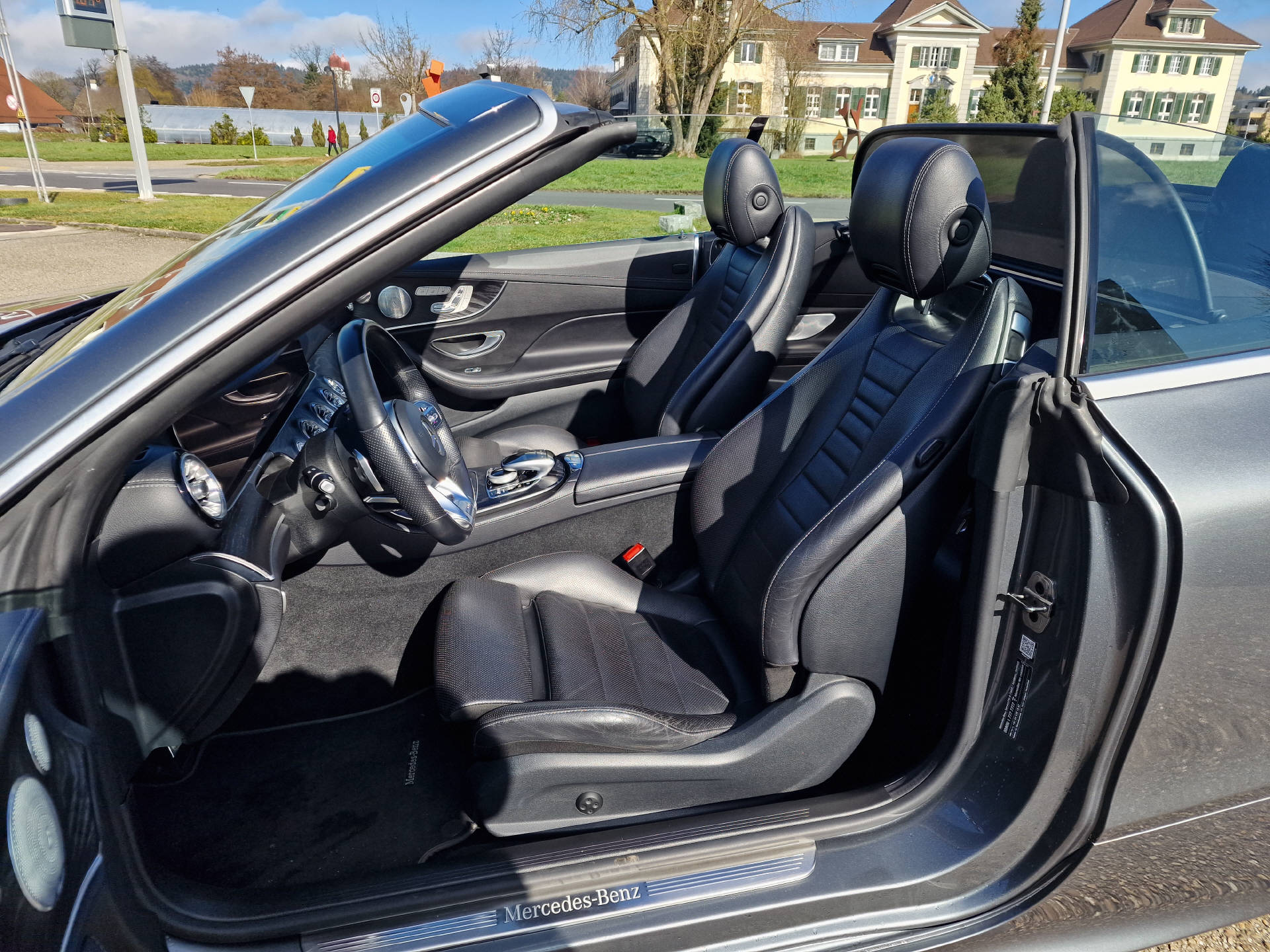 MERCEDES-BENZ E 200 AMG Line 4matic Cabriolet-image-8