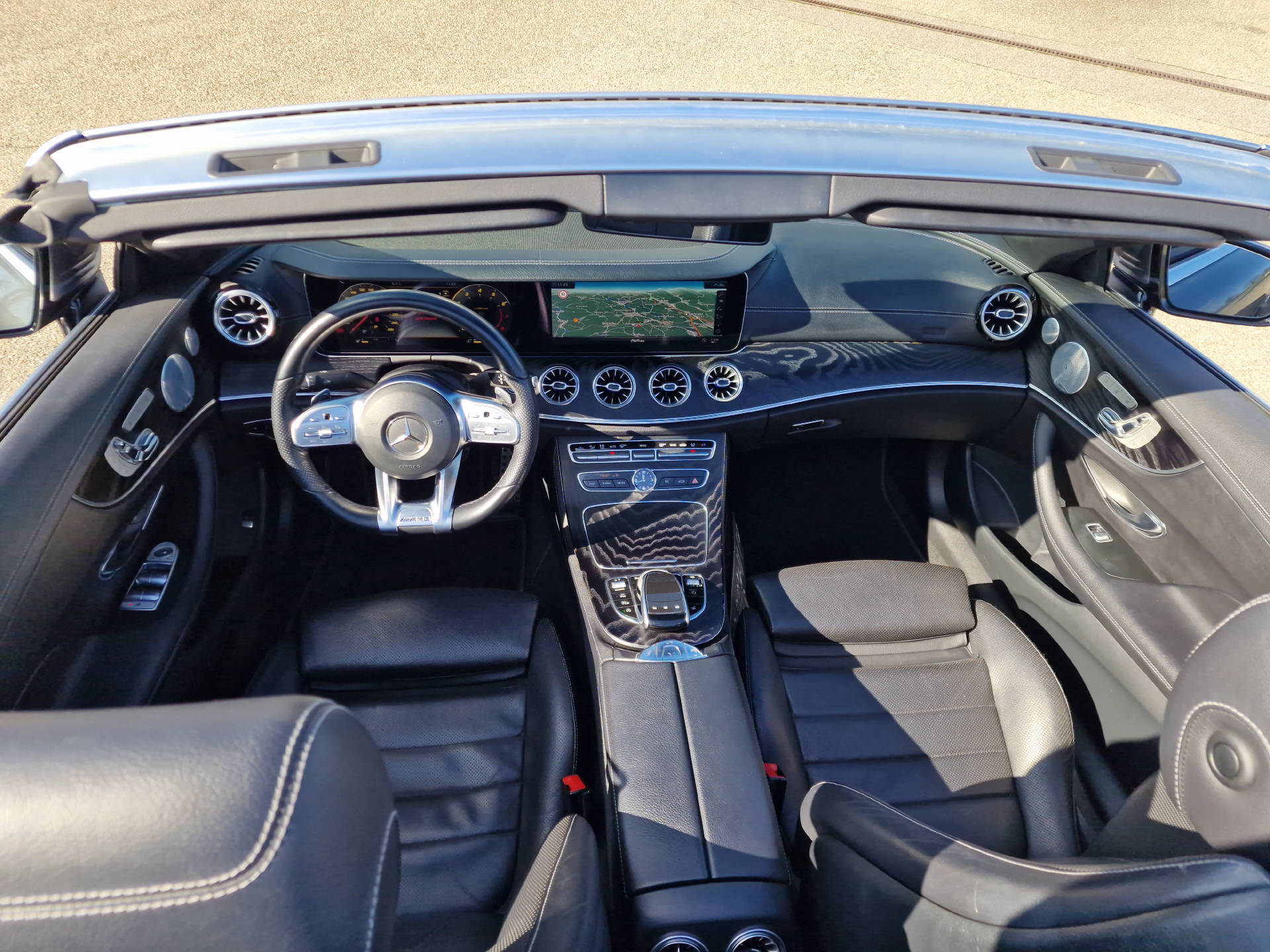 MERCEDES-BENZ E 200 AMG Line 4matic Cabriolet-image-13