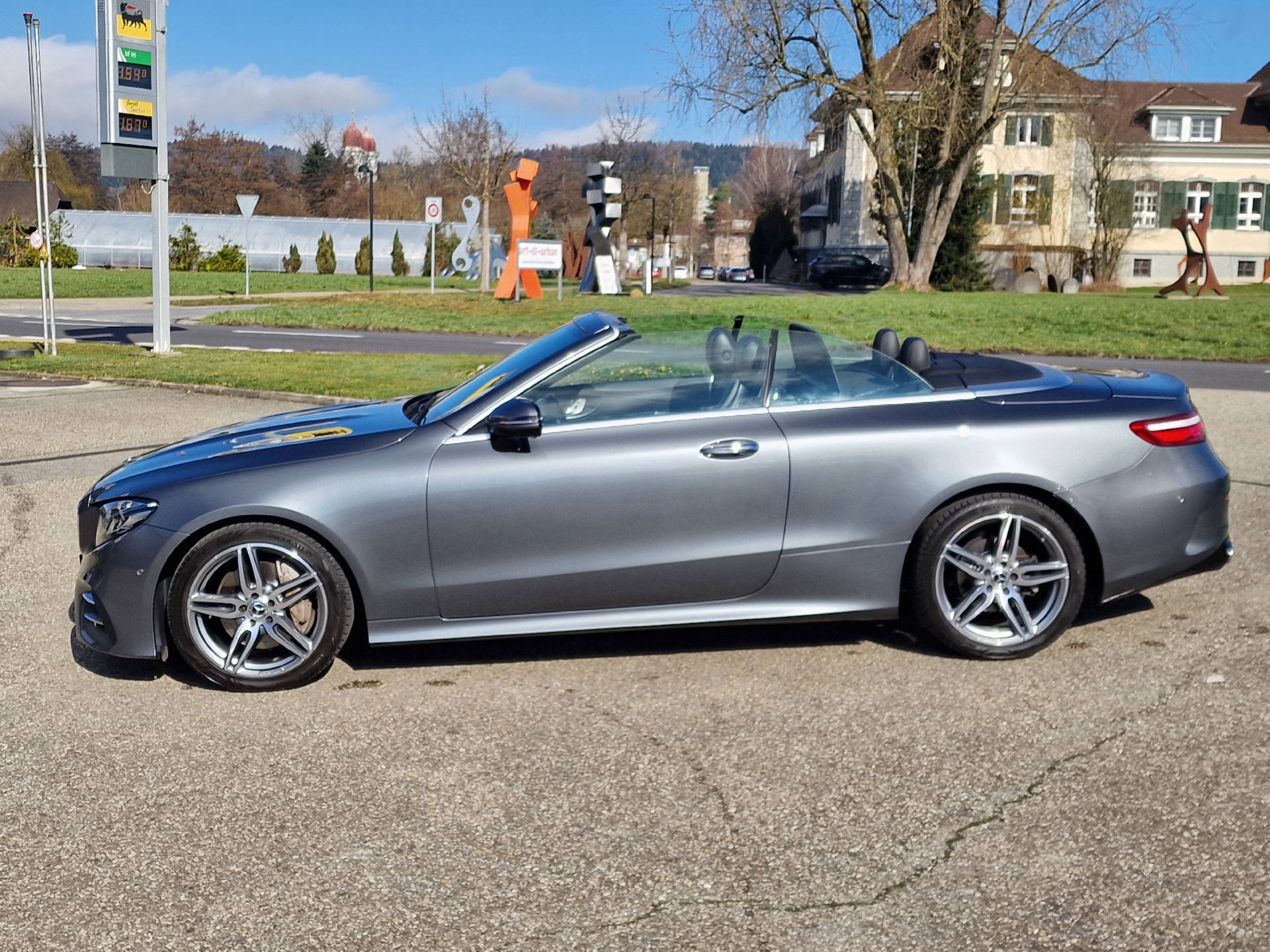 MERCEDES-BENZ E 200 AMG Line 4matic Cabriolet-showroom-element-1