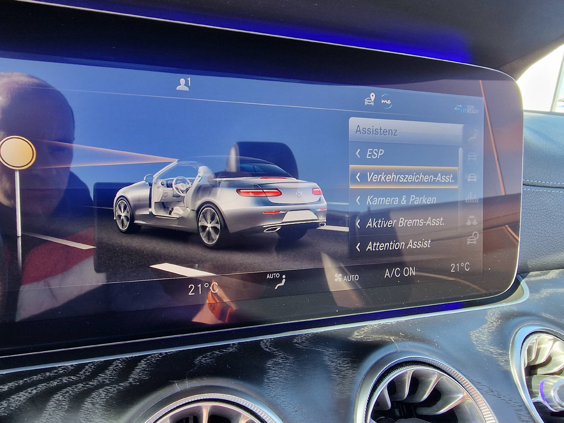 MERCEDES-BENZ E 200 AMG Line 4matic Cabriolet-image-22