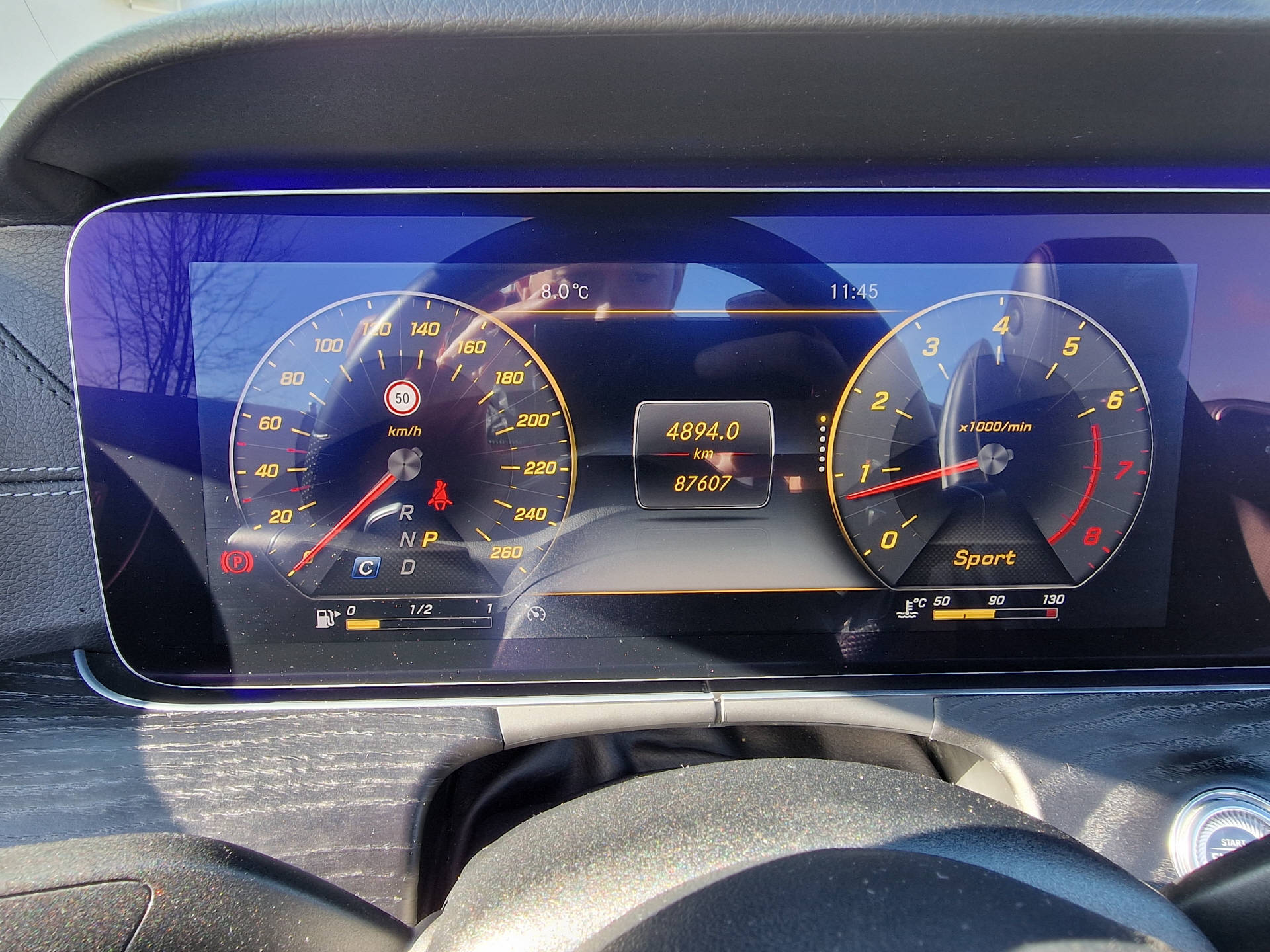 MERCEDES-BENZ E 200 AMG Line 4matic Cabriolet-image-25
