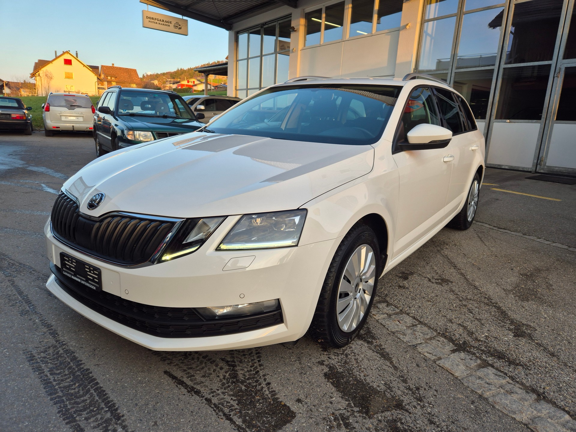 SKODA Octavia Combi 2.0 TDI Ambition DSG-image-1
