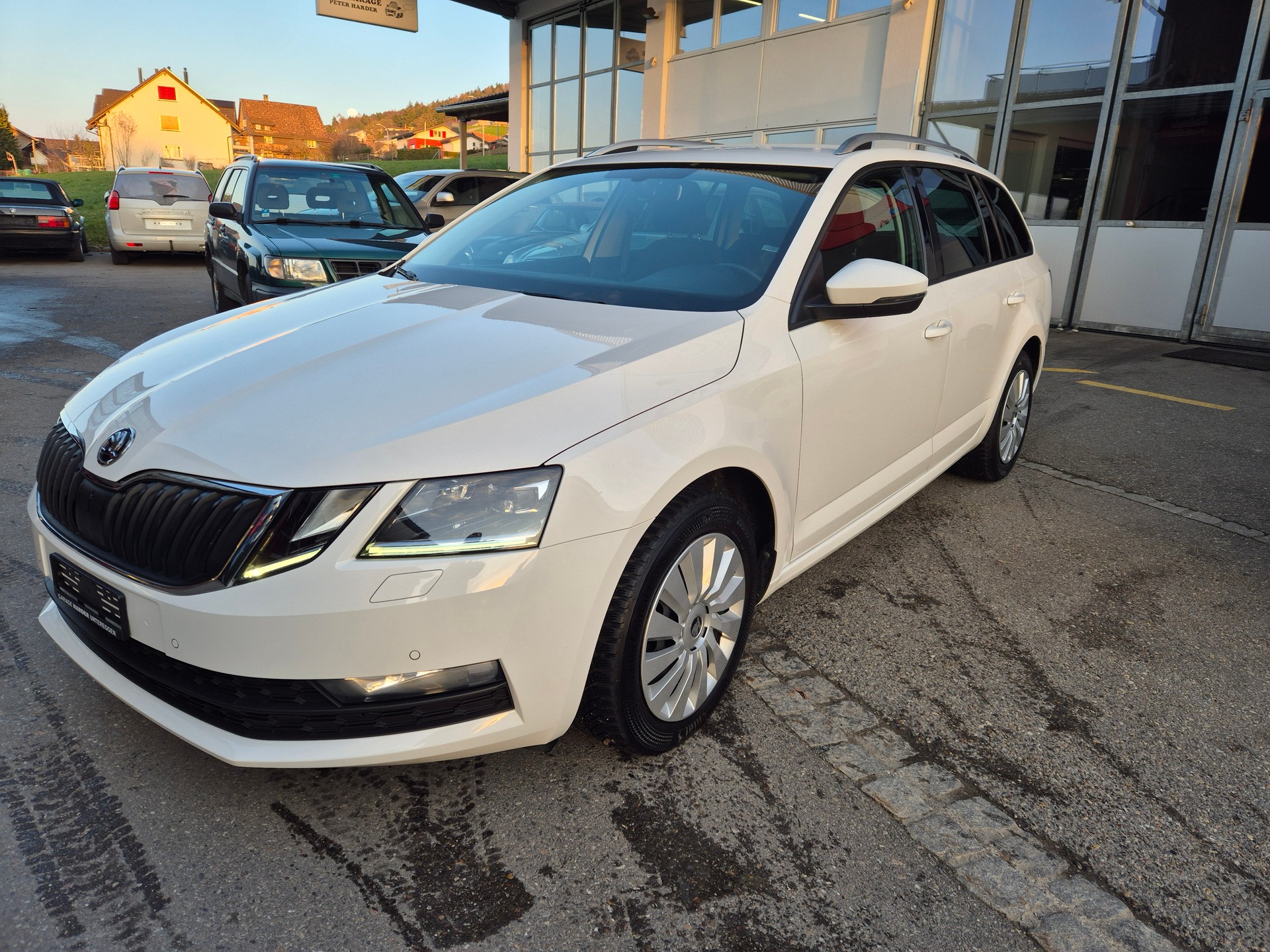 SKODA Octavia Combi 2.0 TDI Ambition DSG-image-11