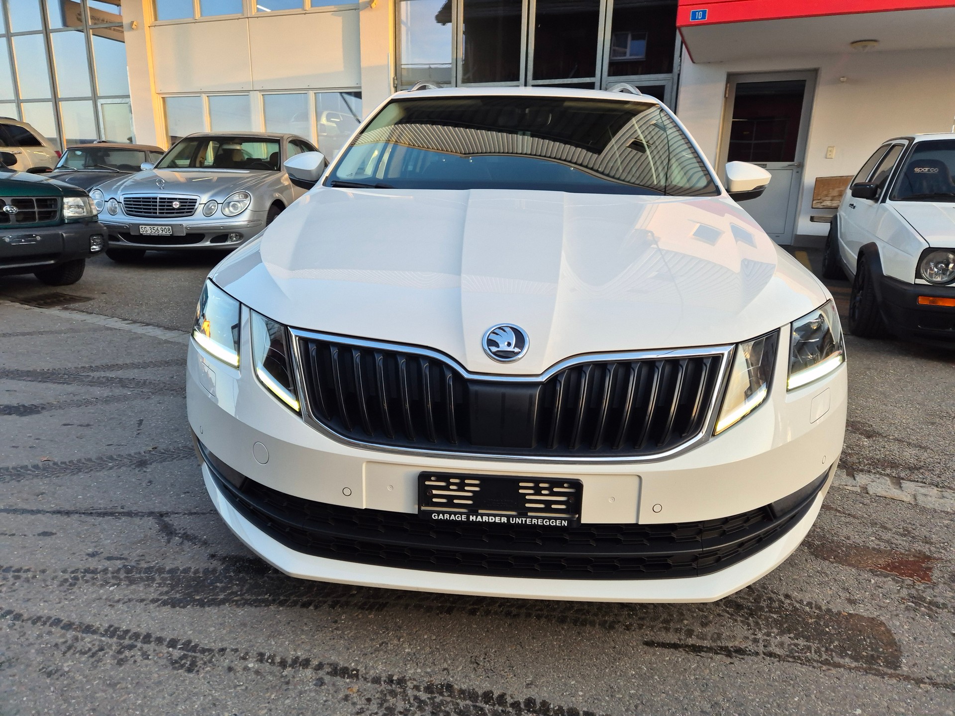 SKODA Octavia Combi 2.0 TDI Ambition DSG-image-2