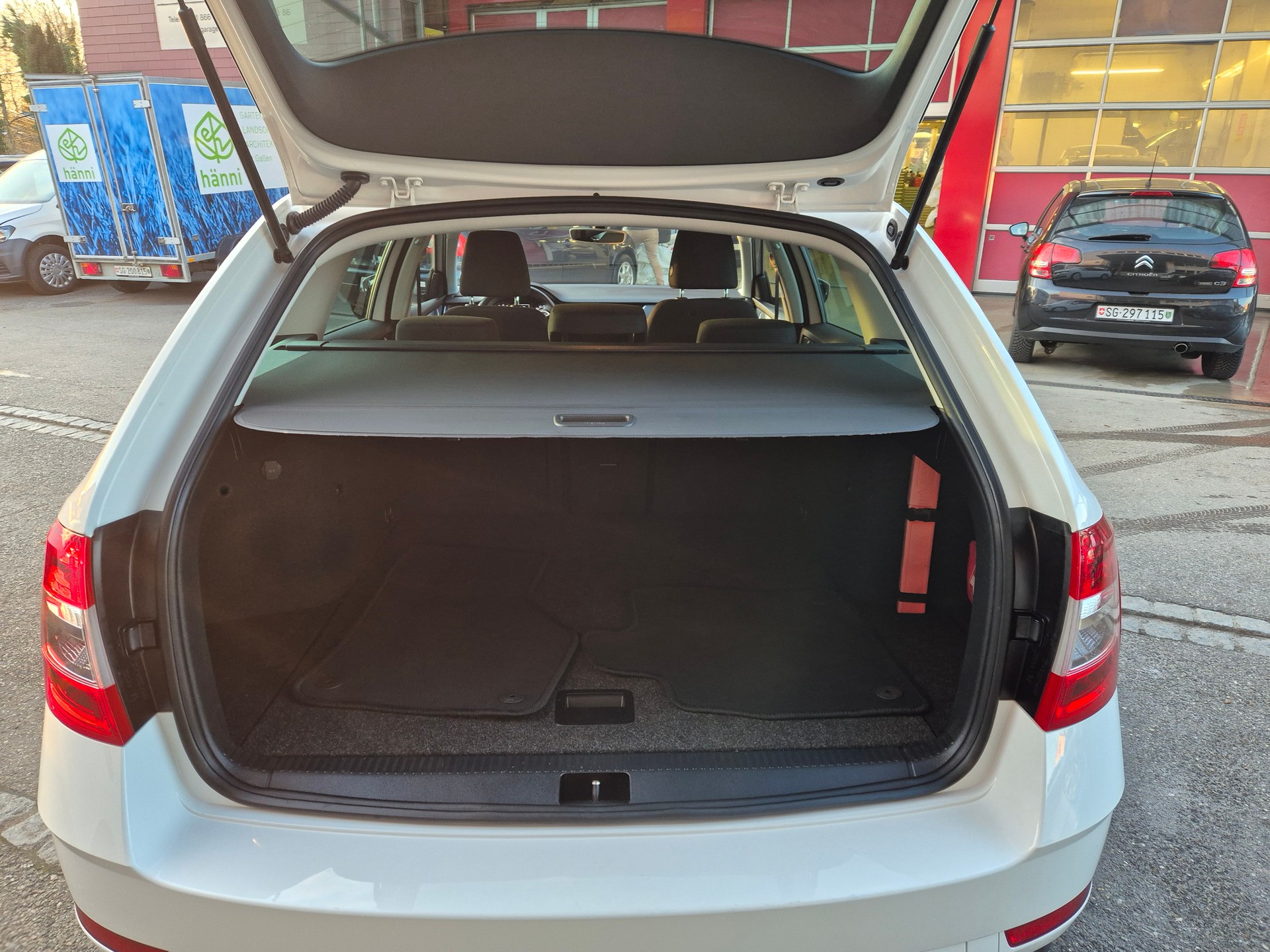 SKODA Octavia Combi 2.0 TDI Ambition DSG-image-4