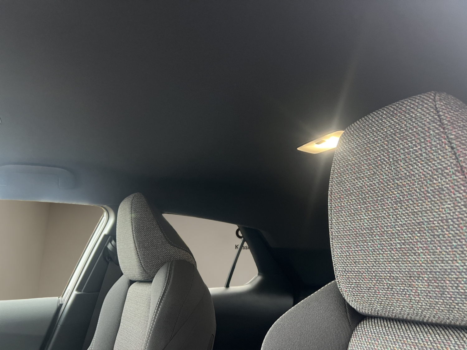 TOYOTA C-HR 2.0 HEV Swiss Edition 4x4-image-9