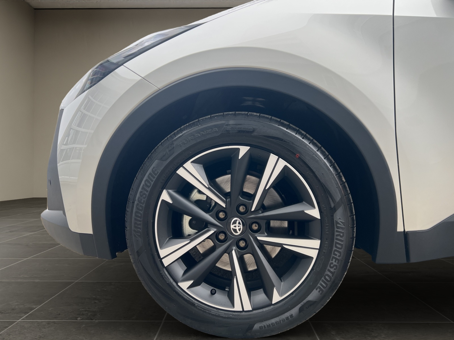 TOYOTA C-HR 2.0 HEV Swiss Edition 4x4-image-18