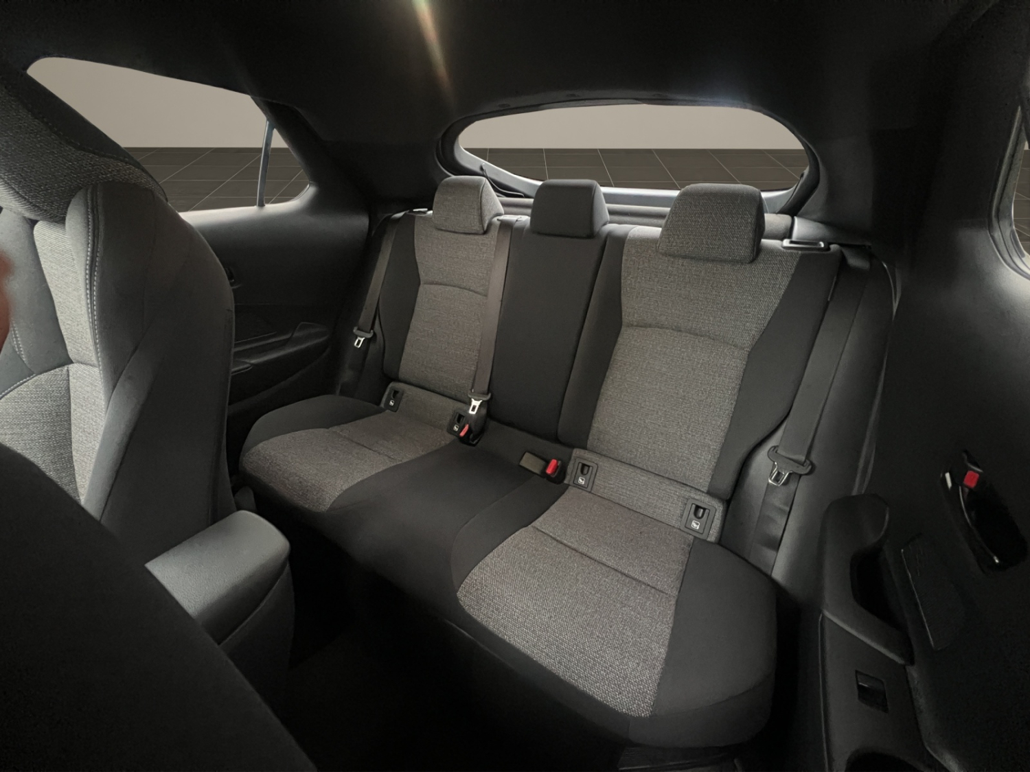 TOYOTA C-HR 2.0 HEV Swiss Edition 4x4-image-16