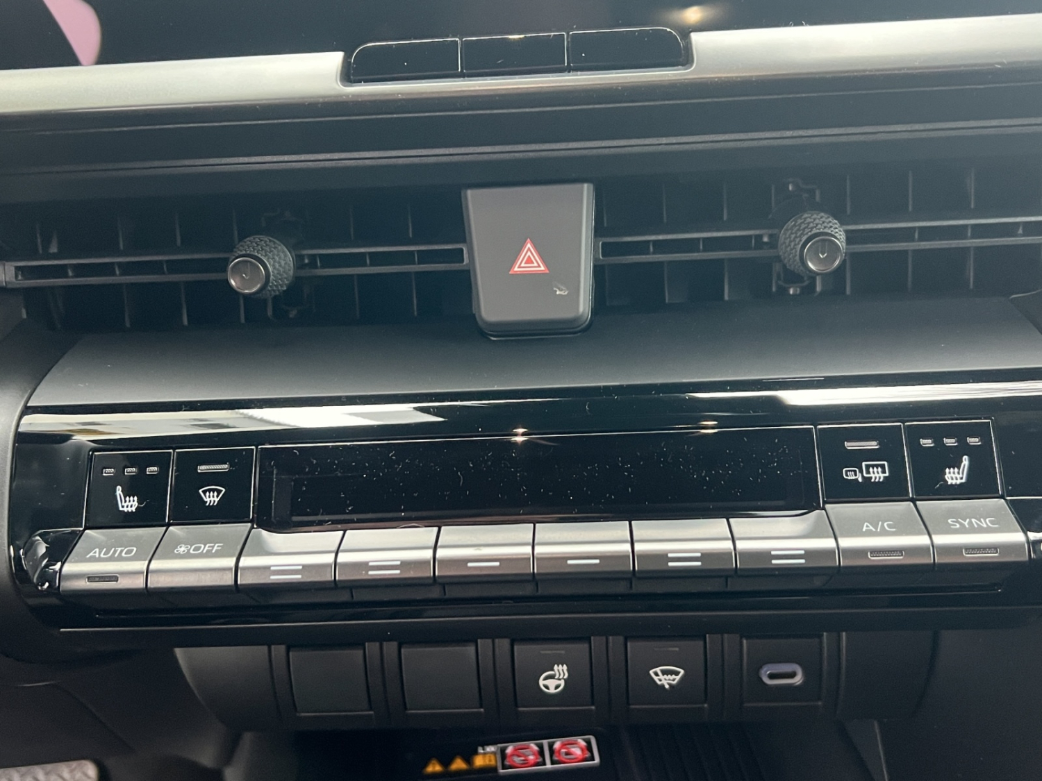 TOYOTA C-HR 2.0 HEV Swiss Edition 4x4-image-14