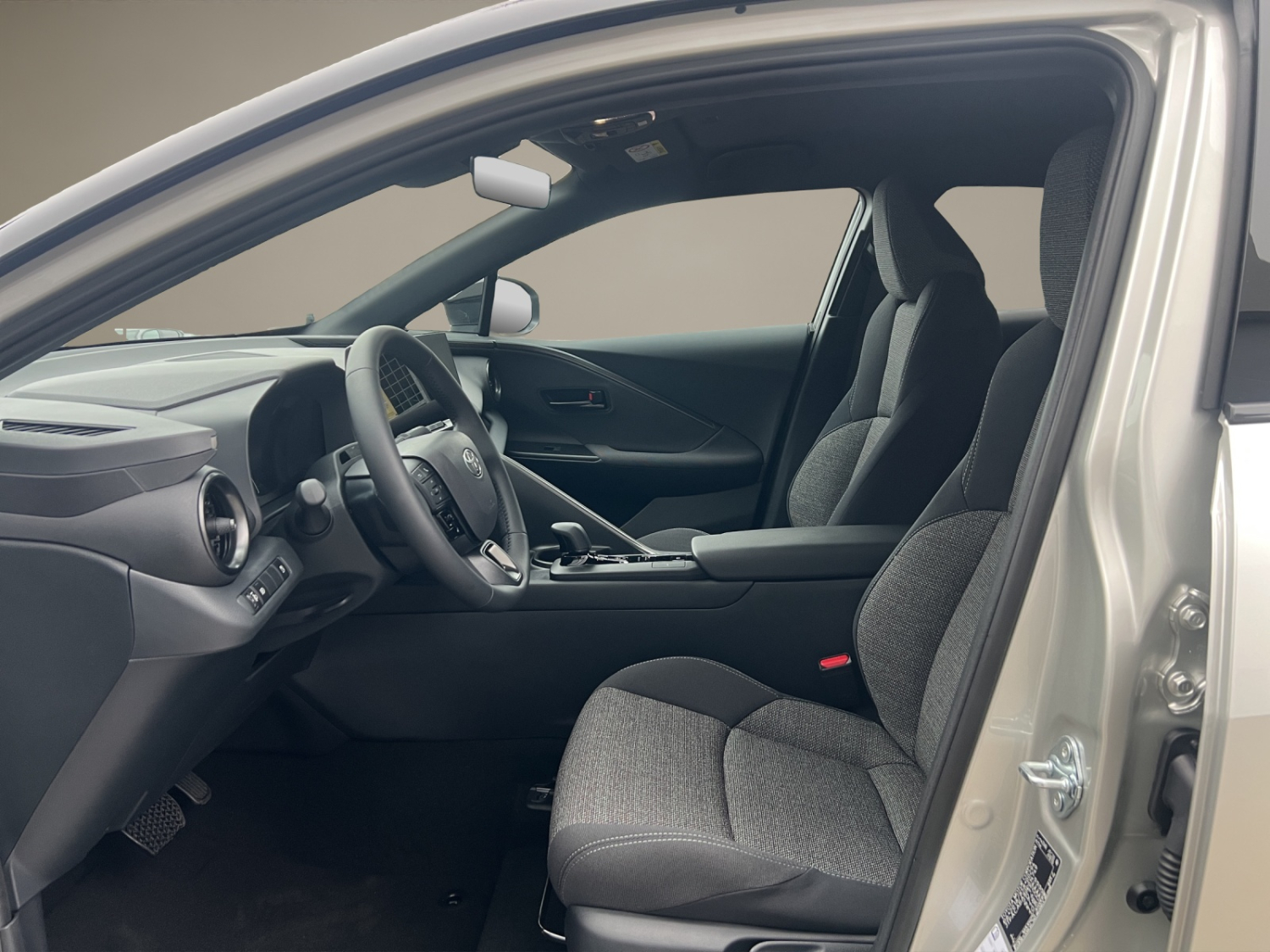 TOYOTA C-HR 2.0 HEV Swiss Edition 4x4-image-8
