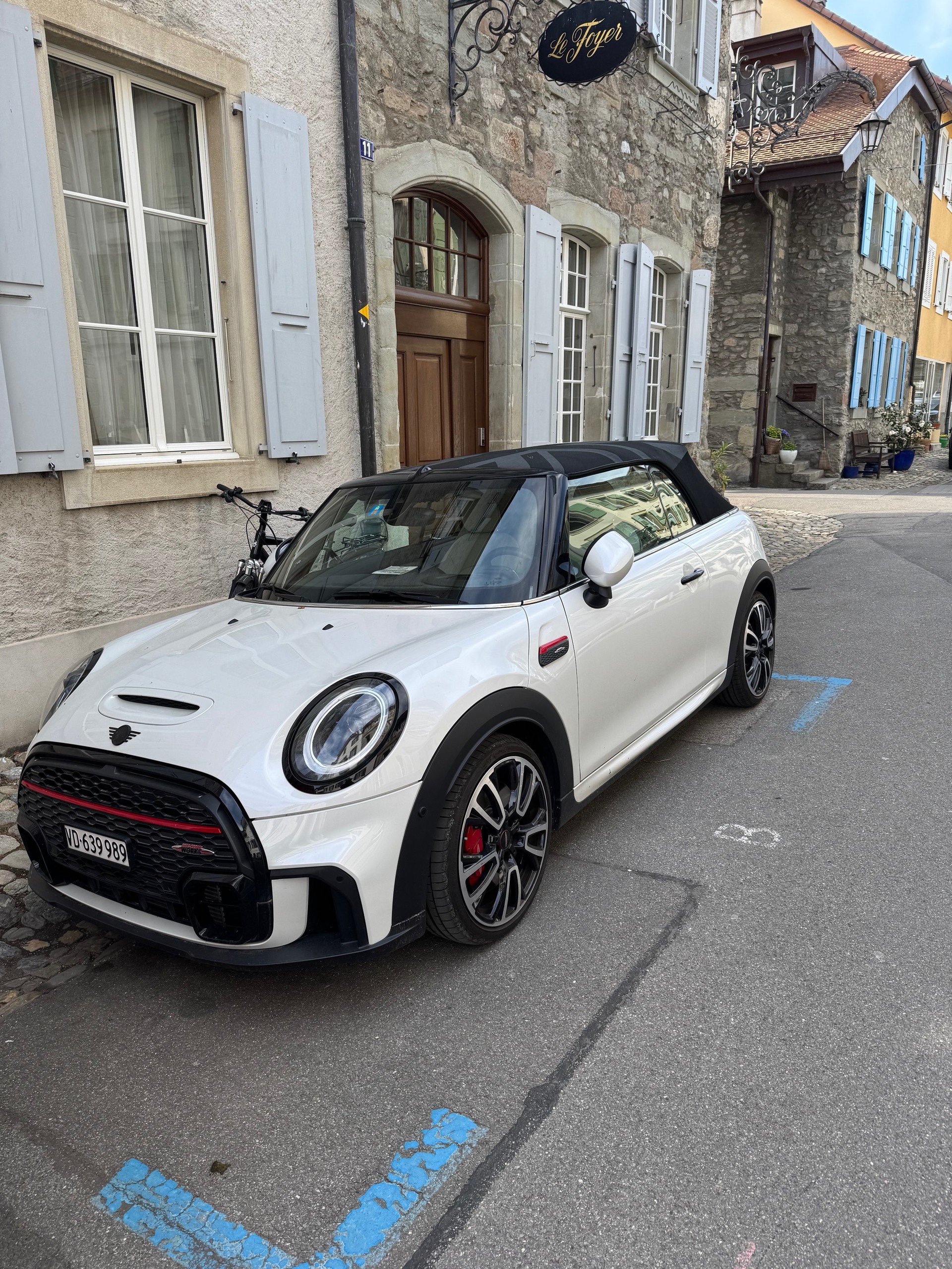 MINI Cooper John Cooper Works Cabriolet Steptronic-image-5