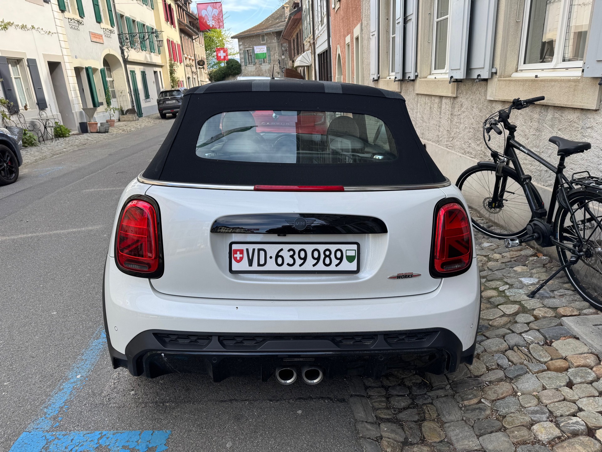 MINI Cooper John Cooper Works Cabriolet Steptronic-image-7