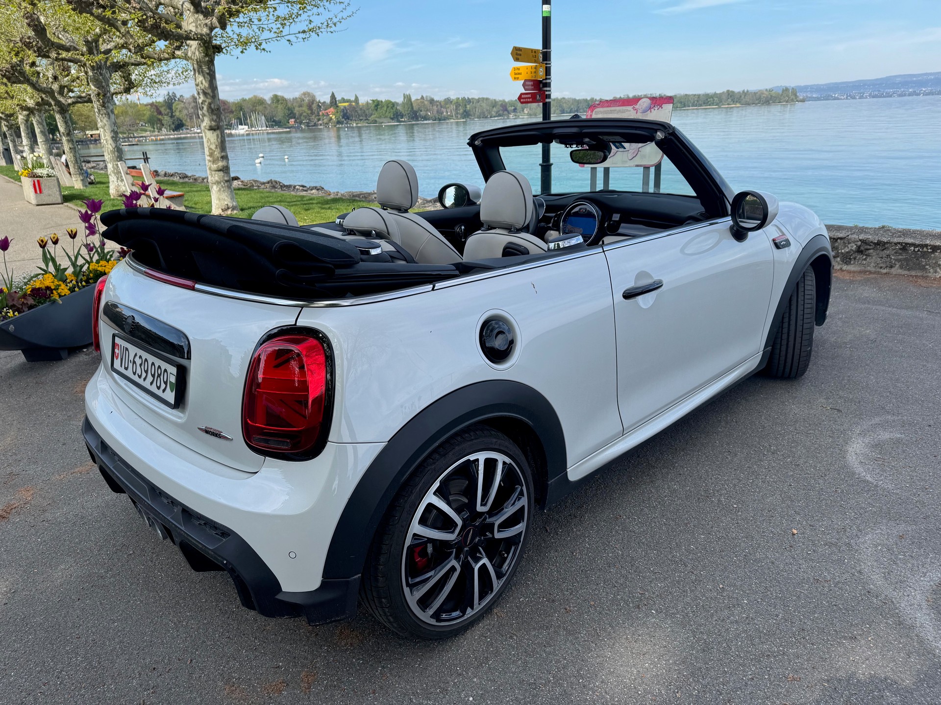 MINI Cooper John Cooper Works Cabriolet Steptronic-image-3