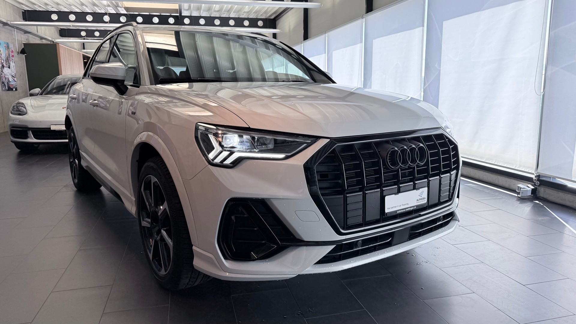 AUDI Q3 1.5 35 TFSI S line S-Tronic-image-24