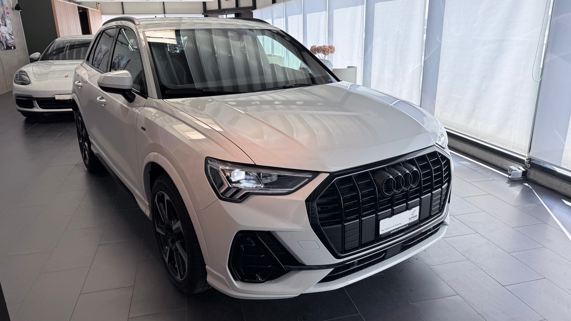 AUDI Q3 1.5 35 TFSI S line S-Tronic-image-25