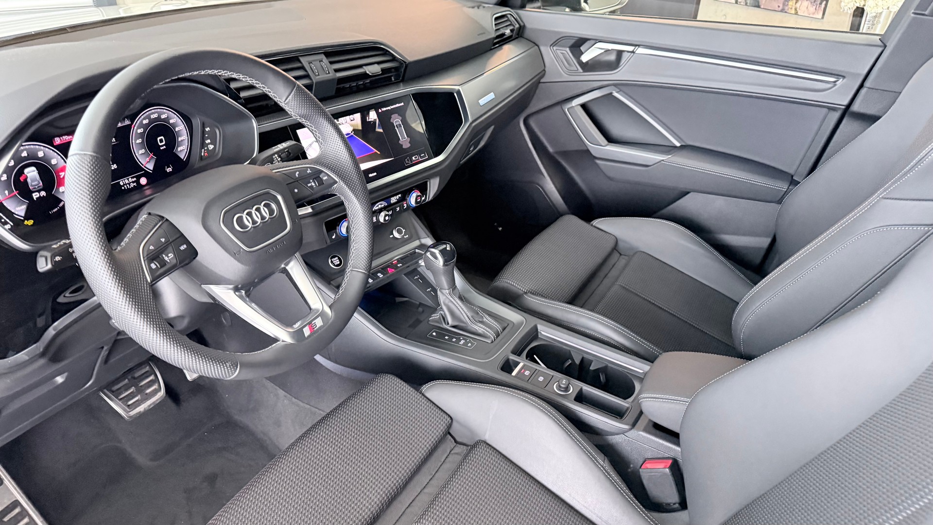 AUDI Q3 1.5 35 TFSI S line S-Tronic-image-17