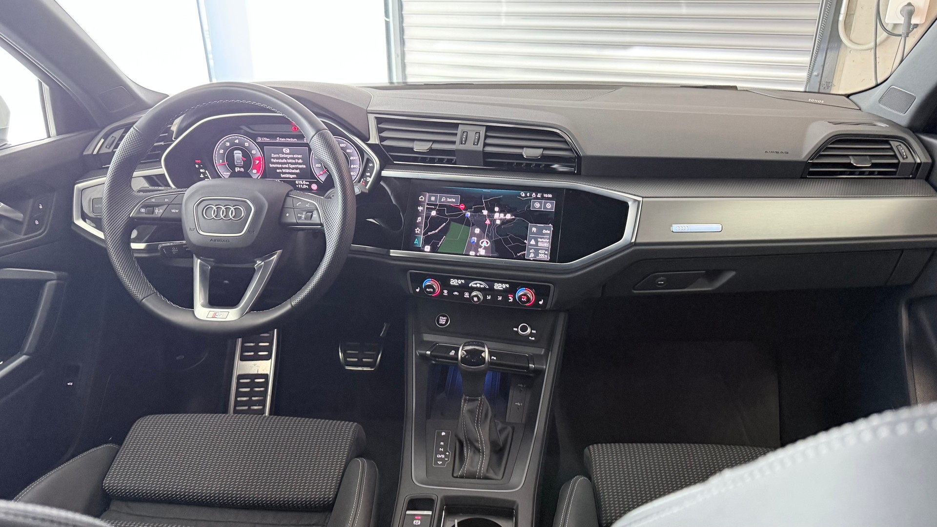 AUDI Q3 1.5 35 TFSI S line S-Tronic-image-4