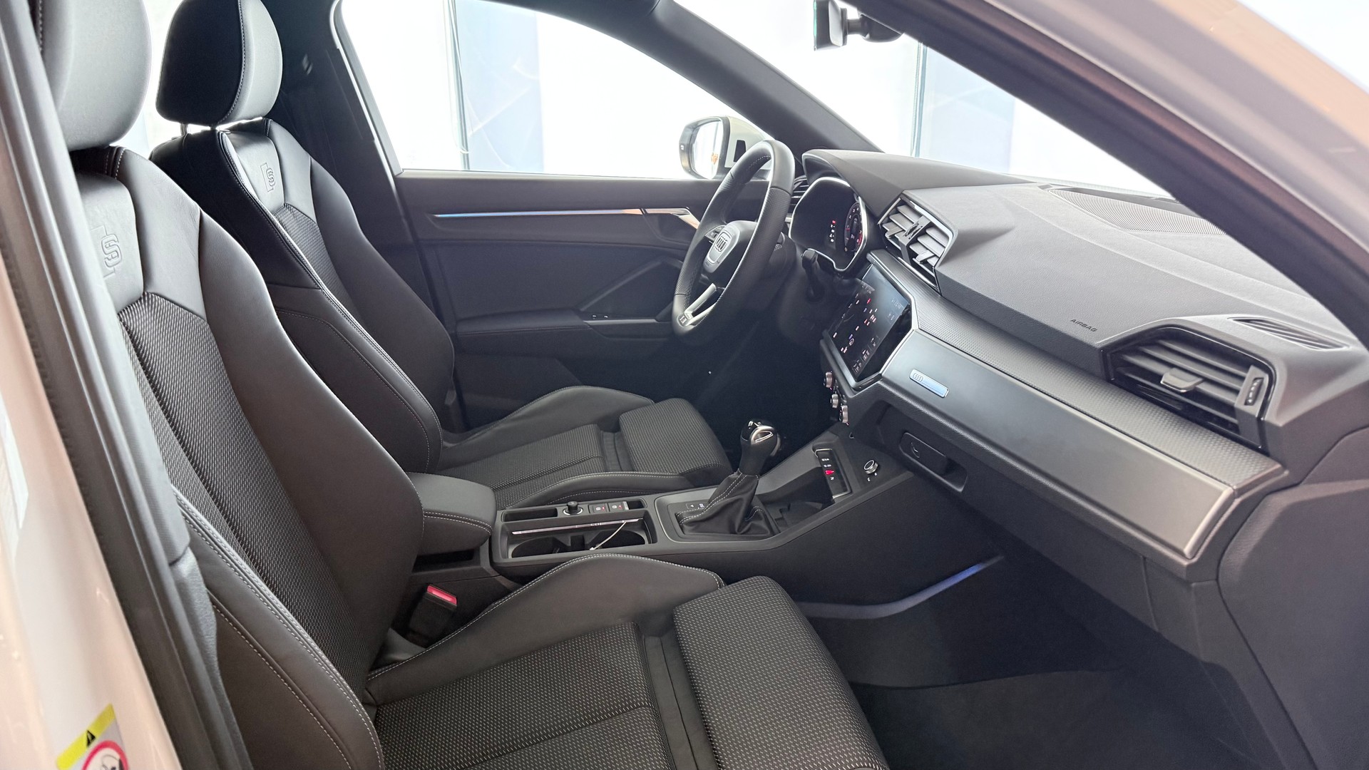 AUDI Q3 1.5 35 TFSI S line S-Tronic-showroom-element-2