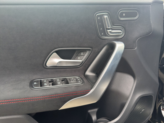 MERCEDES-BENZ A 200 Night Star 7G-DCT-image-9