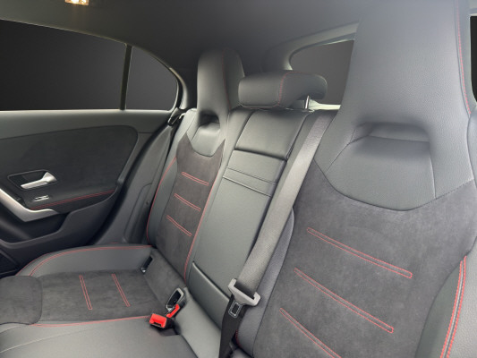 MERCEDES-BENZ A 200 Night Star 7G-DCT-image-10