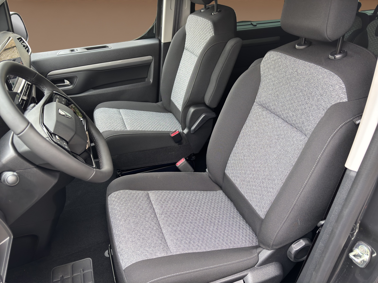 PEUGEOT Traveller Family Edition HDI 180 Automat-image-9