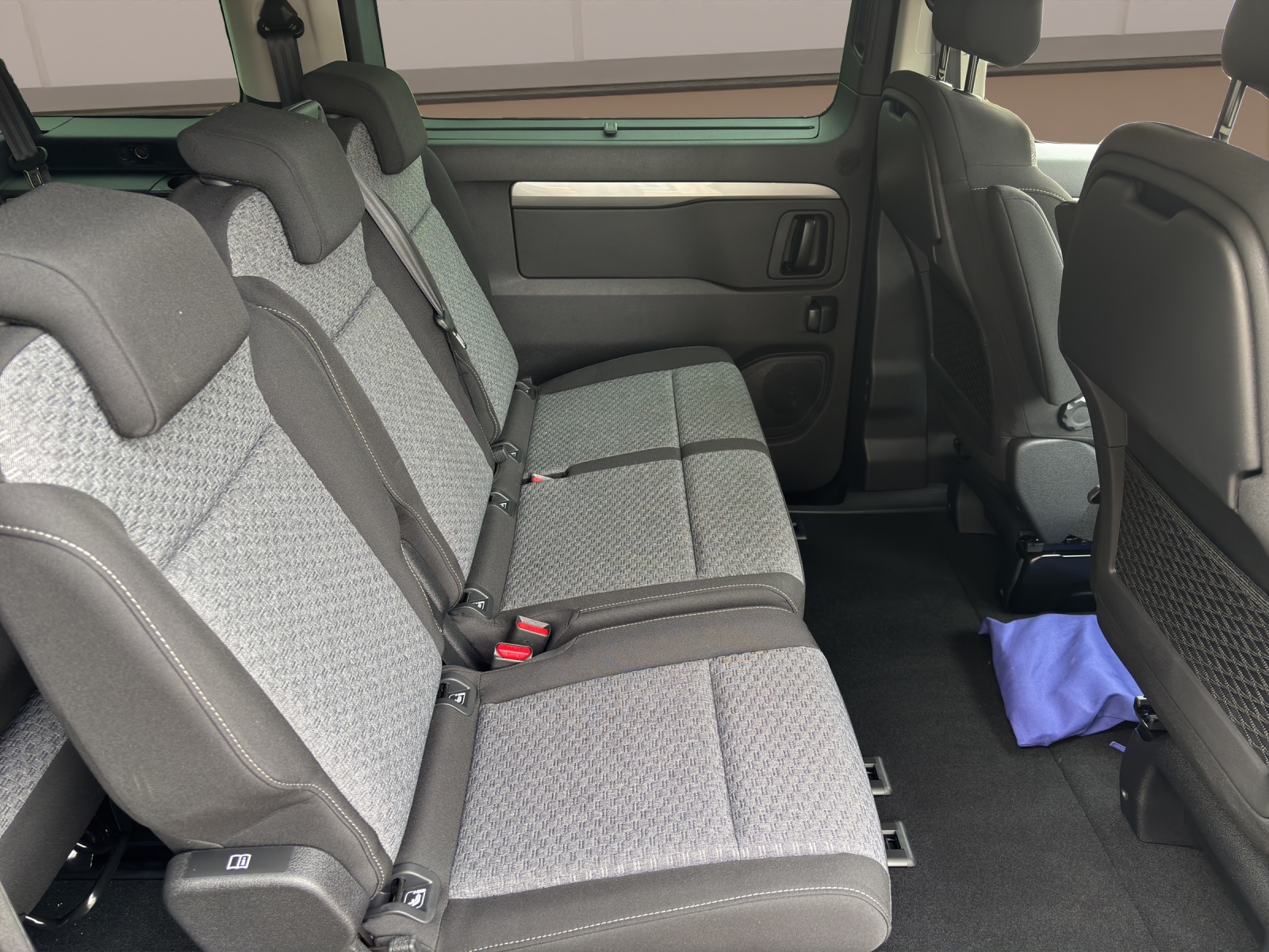 PEUGEOT Traveller Family Edition HDI 180 Automat-image-11