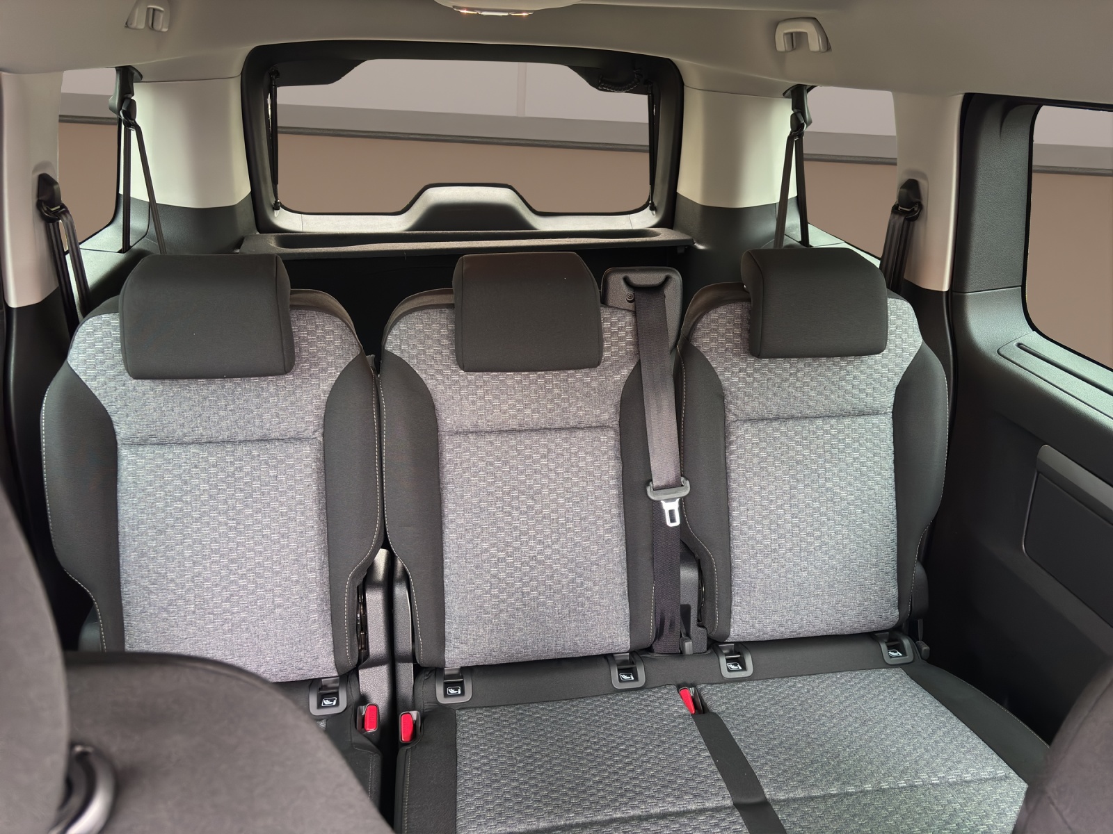 PEUGEOT Traveller Family Edition HDI 180 Automat-image-12