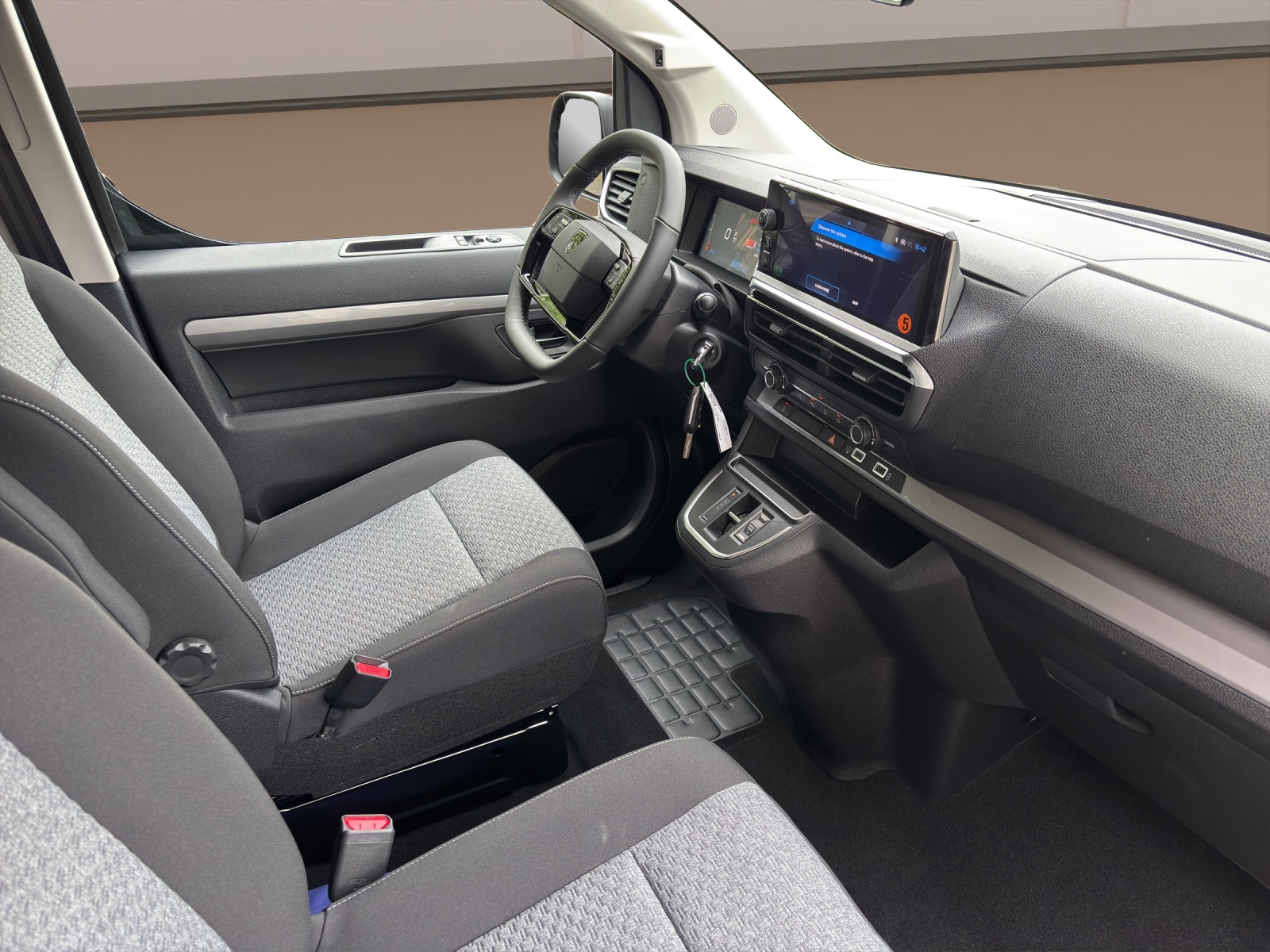 PEUGEOT Traveller Family Edition HDI 180 Automat-image-8
