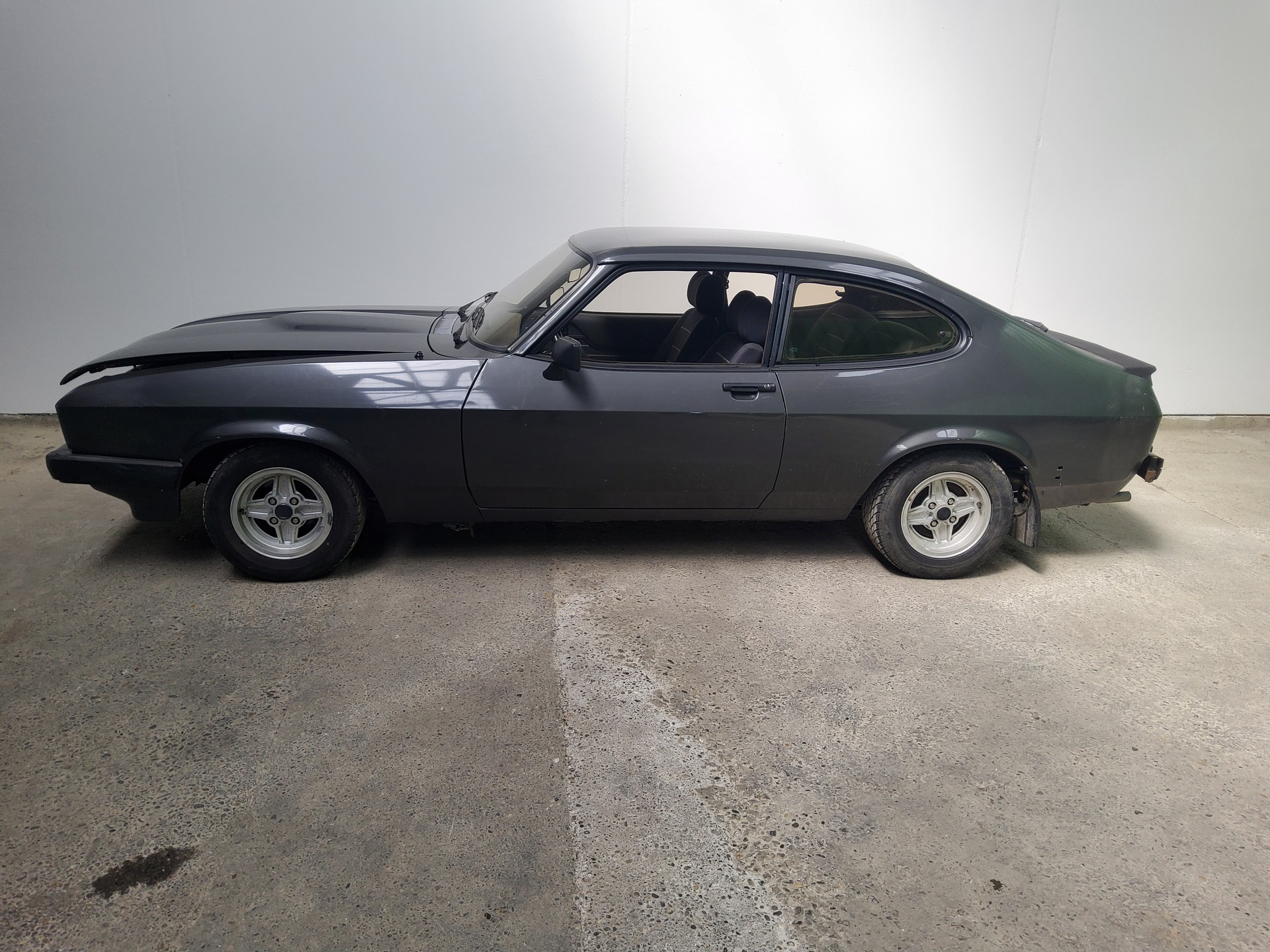 FORD Capri 2000 S-showroom-element-3