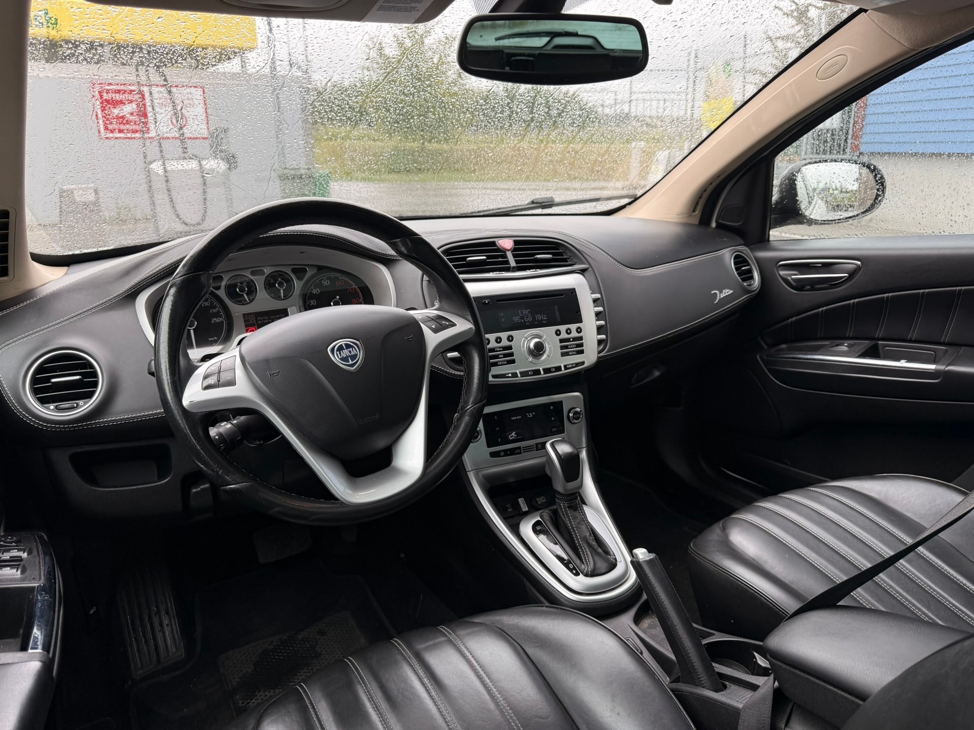 LANCIA Delta 1.8 Turbo-Jet Sportronic-image-9