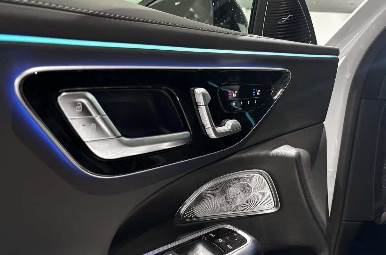 MERCEDES-BENZ E 53 Hybrid T 4Matic+-image-11