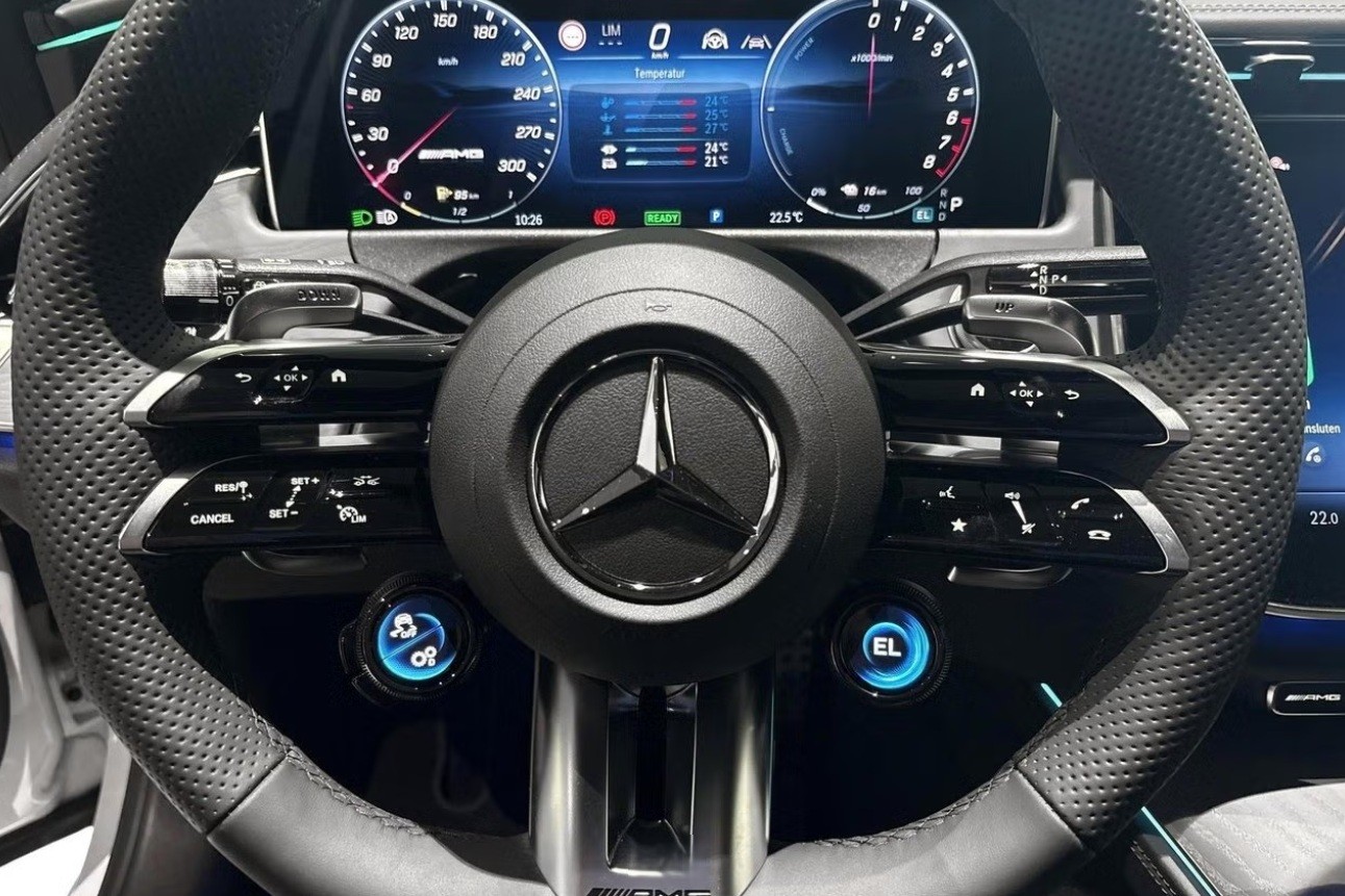 MERCEDES-BENZ E 53 Hybrid T 4Matic+-image-12