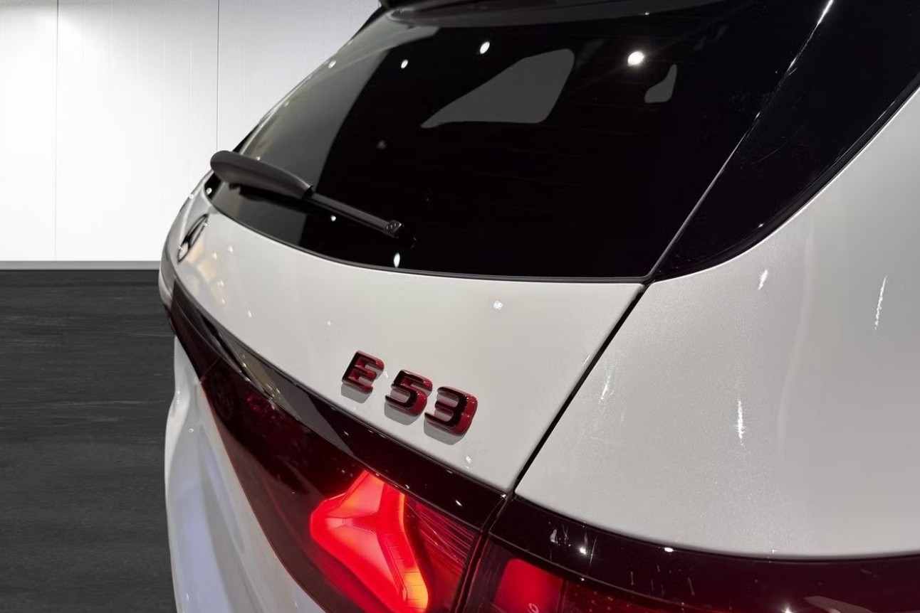 MERCEDES-BENZ E 53 Hybrid T 4Matic+-image-15
