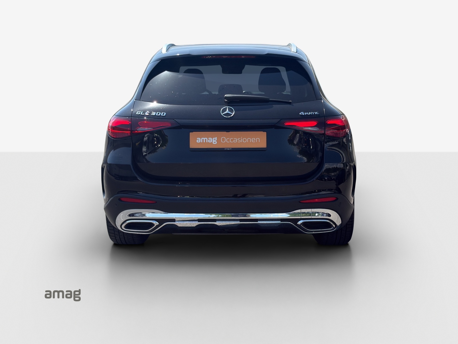 MERCEDES-BENZ GLC 300 4Matic AMG Line 9G-Tronic-showroom-element-3
